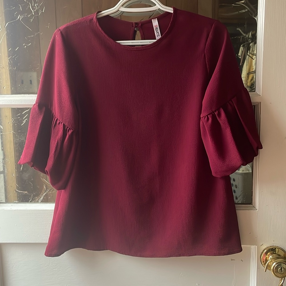 Wine color dress blouse with key hole back and pearl button